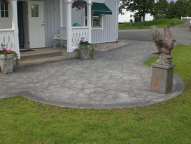 Markbetong runt staty