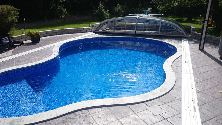 Poolområde med Markbetong