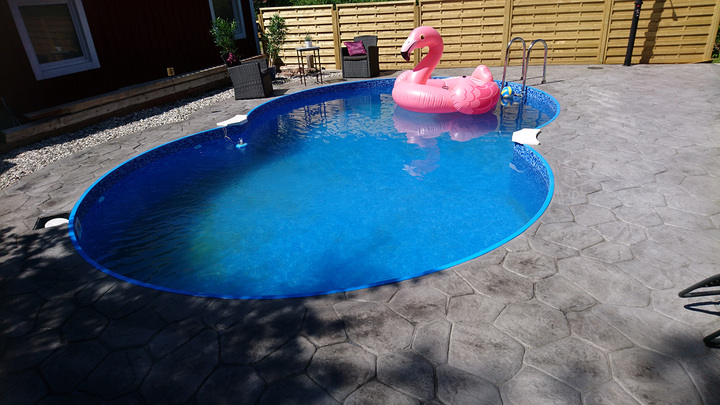 Poolområde med Mönsterbetong