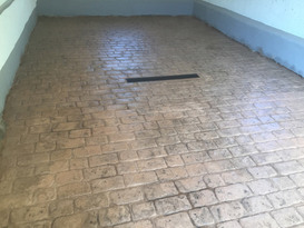 Garage med Platsgjuten/mönstrad markbetong