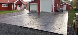 Slät uppfart/entre med betong
